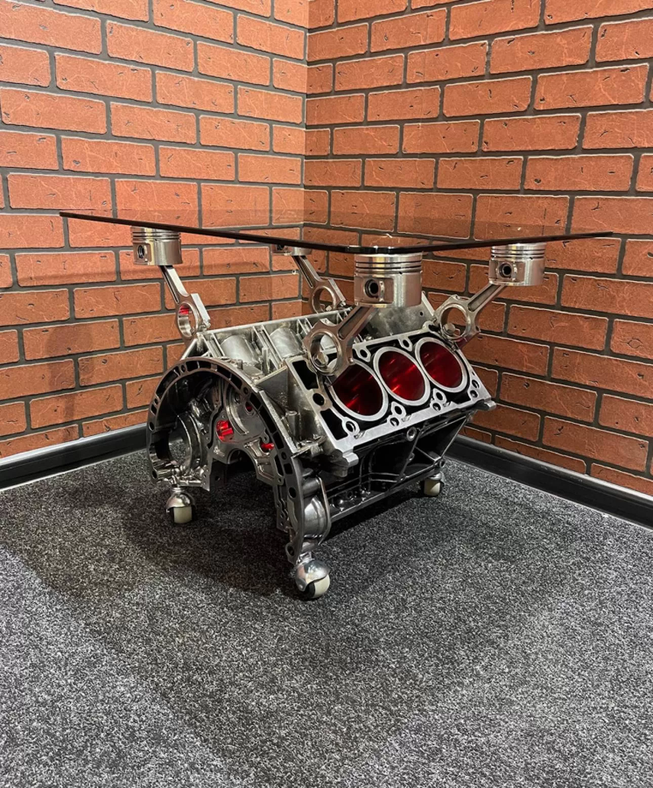 Стол из мотора Mercedes V6 AMG. Фотография 1