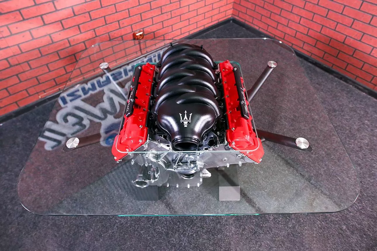 Стол из двигателя Maserati V8. Фотография 4