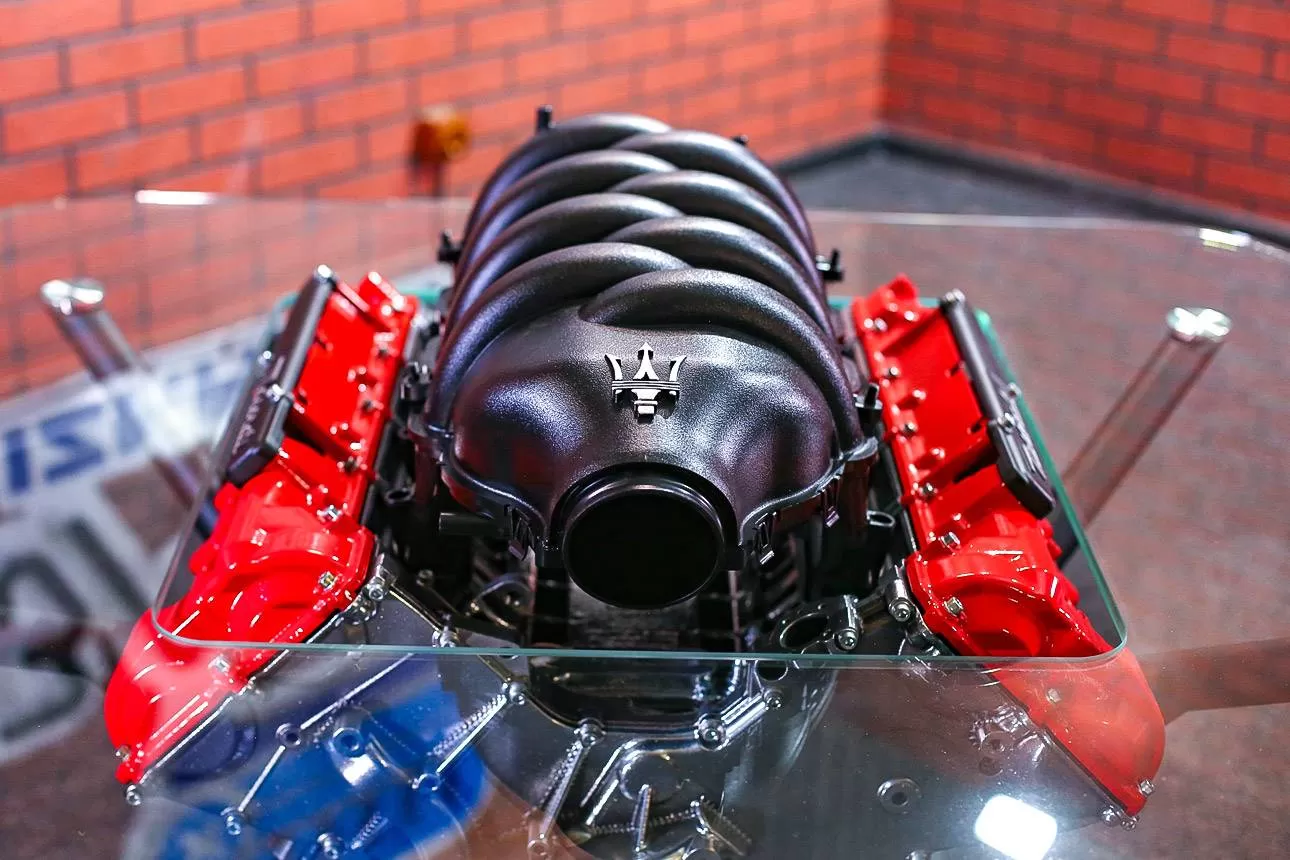 Стол из двигателя Maserati V8. Фотография 8