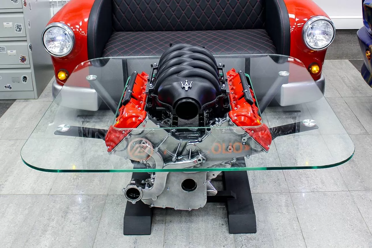 Стол из двигателя Maserati V8. Фотография 9