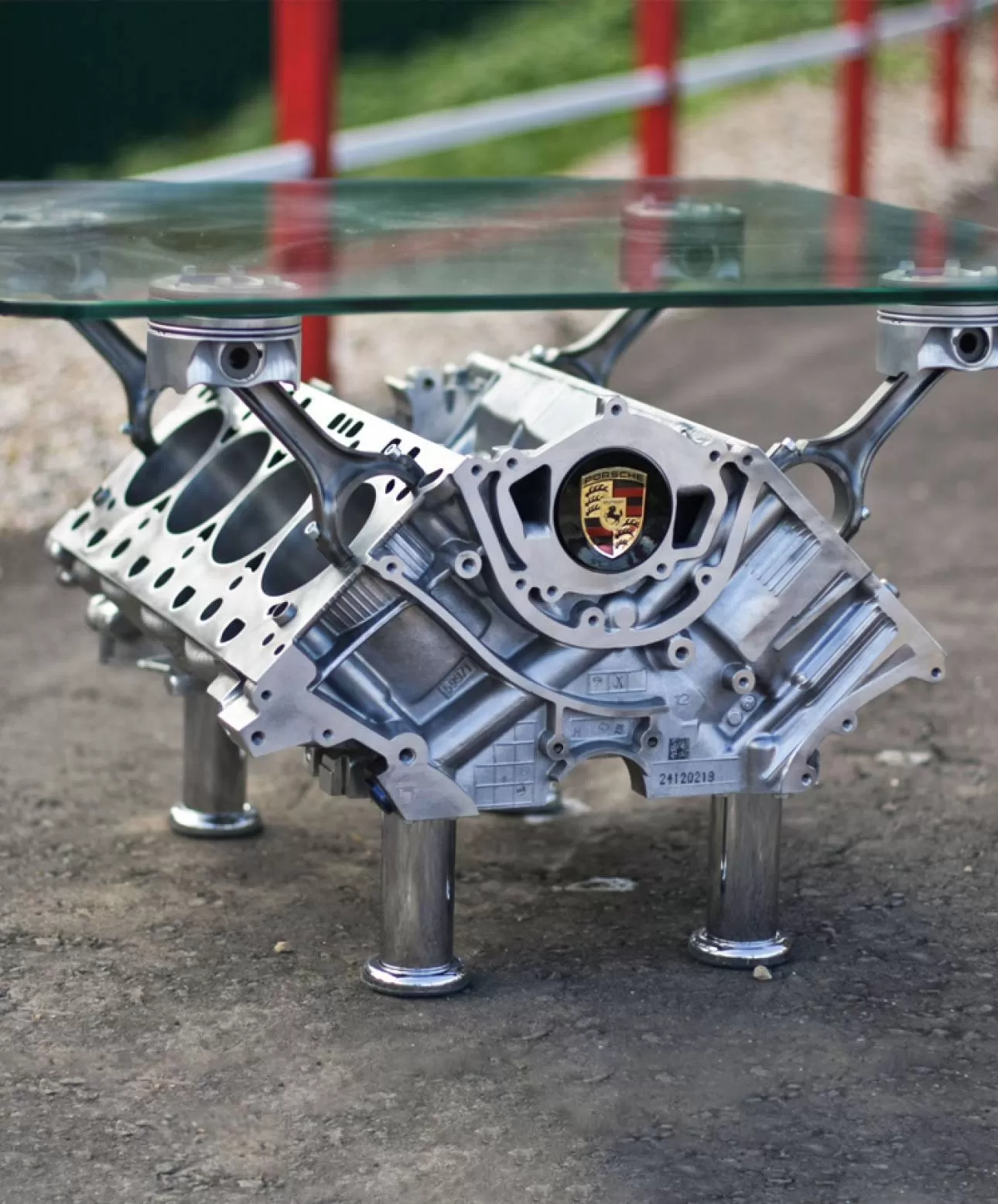 Стол из двигателя V8 Porsche фотография 1