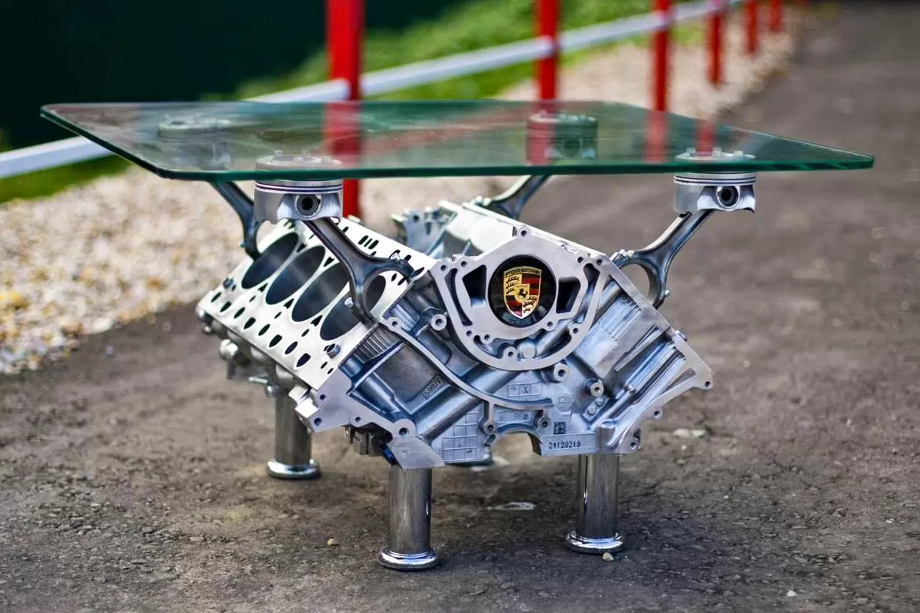 Стол из двигателя V8 Porsche. Фотография 1