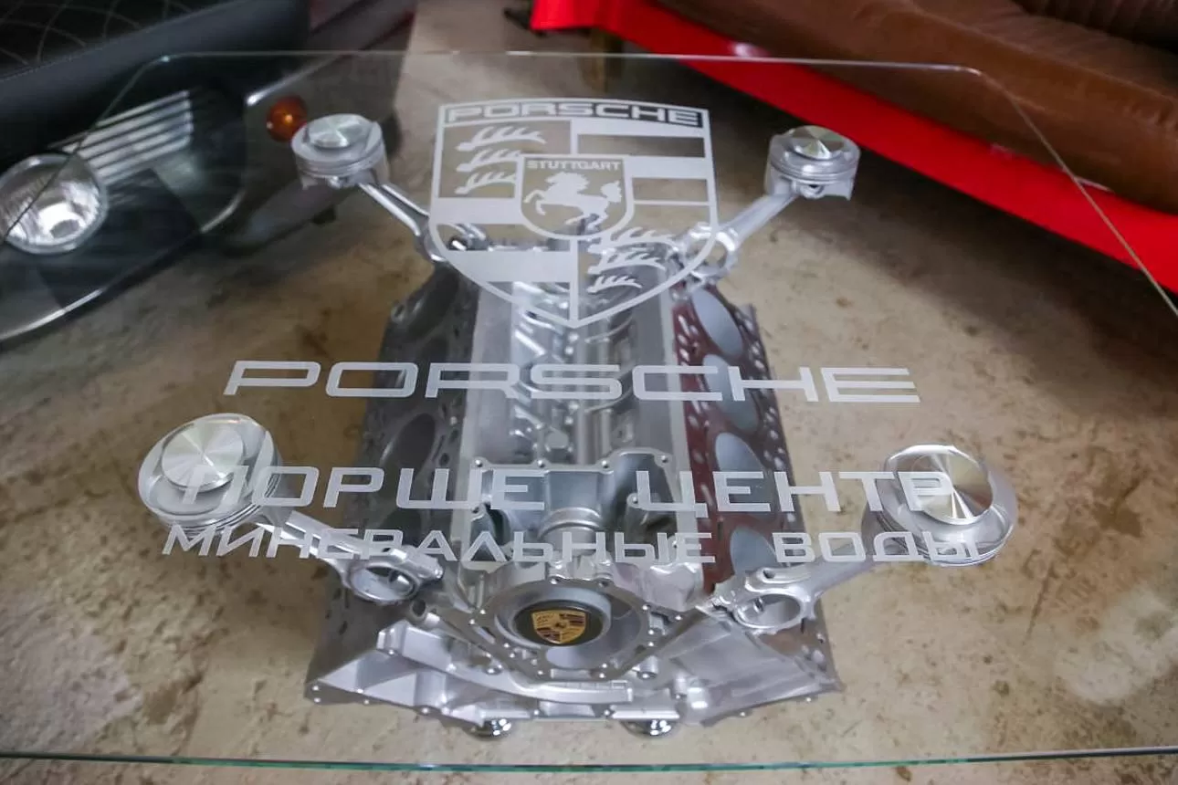 Стол из двигателя V8 Porsche. Фотография 6