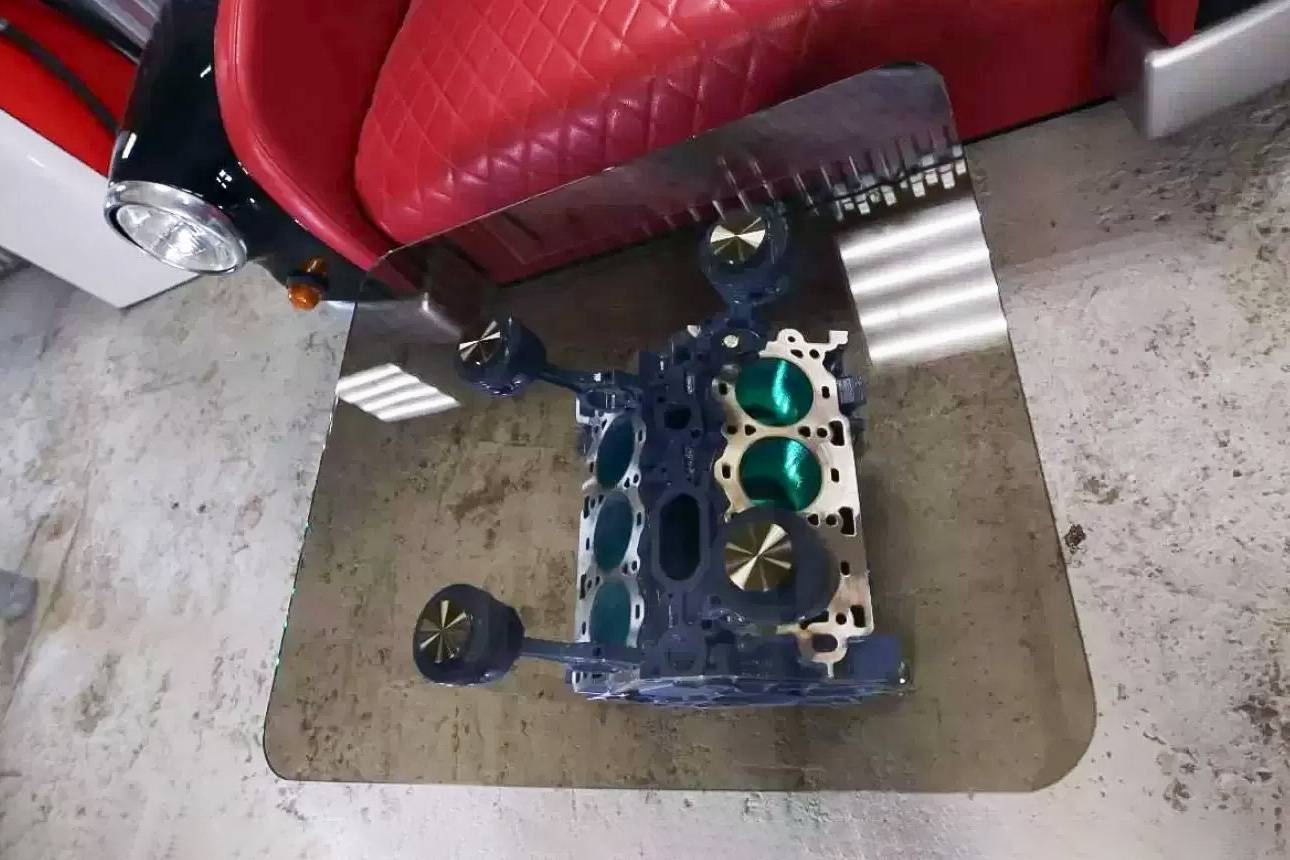 Стол из двигателя V6 Jaguar. Фотография 3