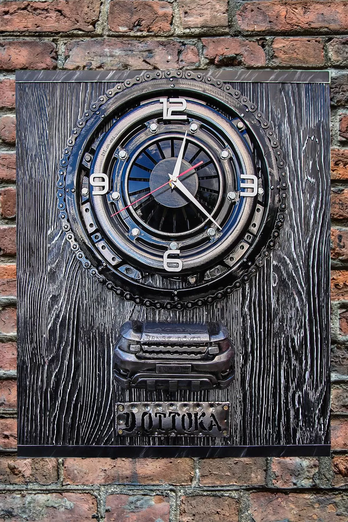 Часы Range Rover. Фотография 3